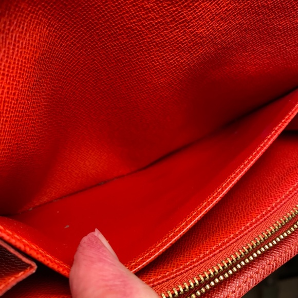 Authentic Louis Vuitton Sarah long wallet with poppy interior - Picture 9 of 10